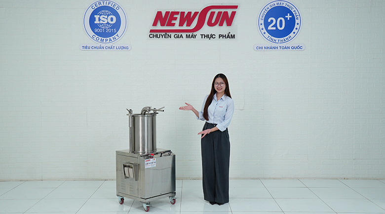 Các bước nhồi xúc xích bằng máy đùn xúc xích thủy lực 1100W SE180 Các bước nhồi xúc xích bằng máy đùn xúc xích thủy lực 1100W SE180
